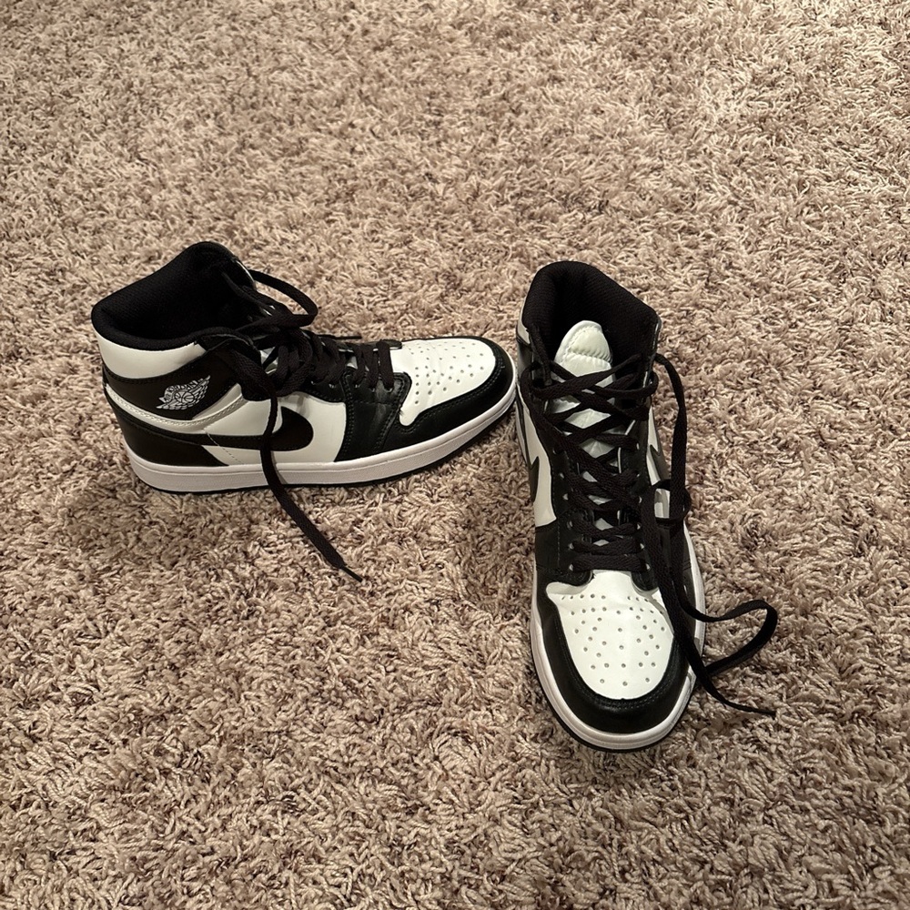 Nike Black and White Women's Sneakers